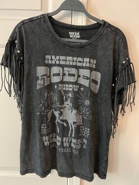 Social Scene fringed women’s Tshirt size L